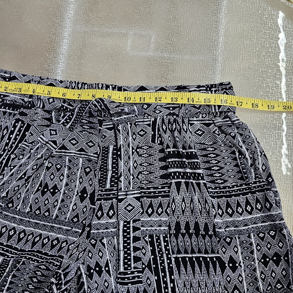 One 5 One Boho Festival Tribal Aztec Rayon Paperbag Pocket Shorts L - Picture 7 of 10